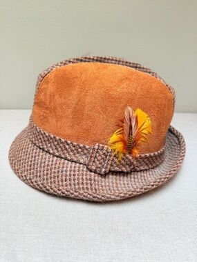 Dobbs Fifth Avenue Pace Setter Collection Fedora Hat With Feather Accent CLEAN